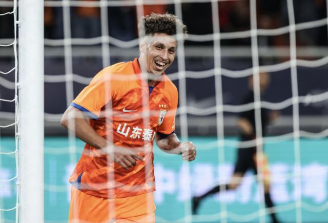 【中超】克雷桑单刀卡斯蒂略绝平！南通1比1十人泰山