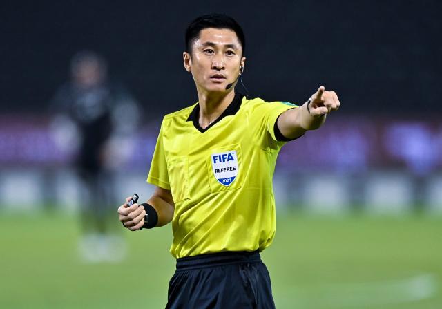 开云官网-马宁参加FIFA裁判研讨会 执法世界杯面临激烈竞争
